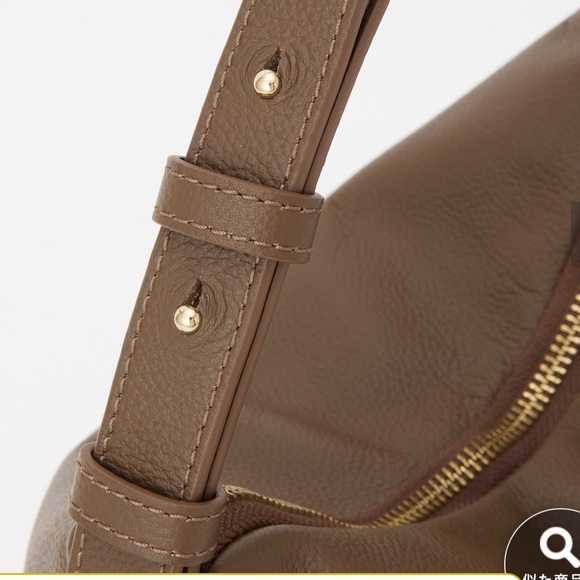 Elegant Brown Leather Shoulder Bag - Picture 7 of 8